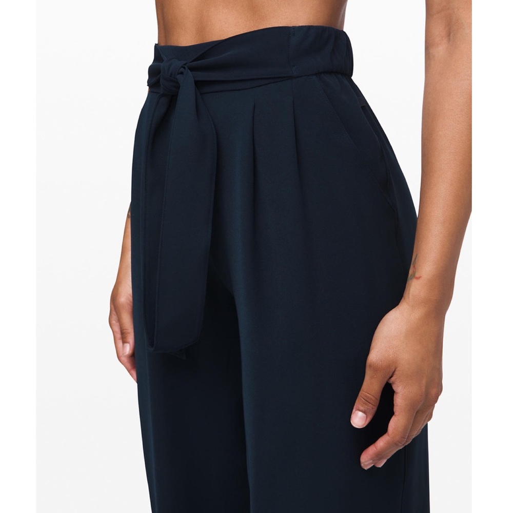 Lululemon Noir Pant in True Navy Sz. 10